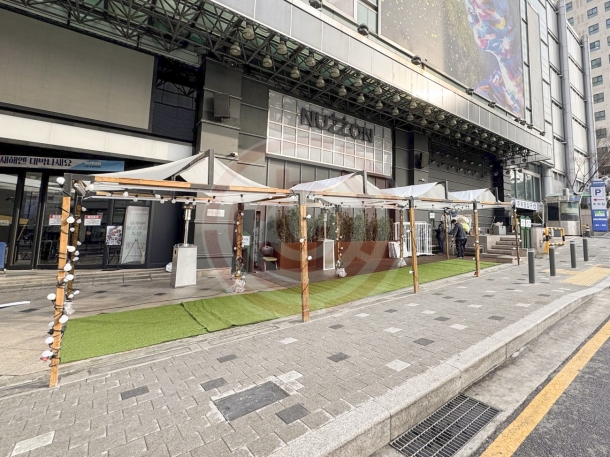 NUZZON 의류 행사