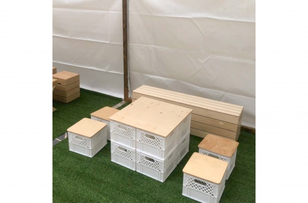 큰 사각 우유박스 테이블